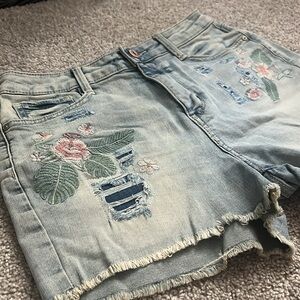Light wash shorts with floral embroidery